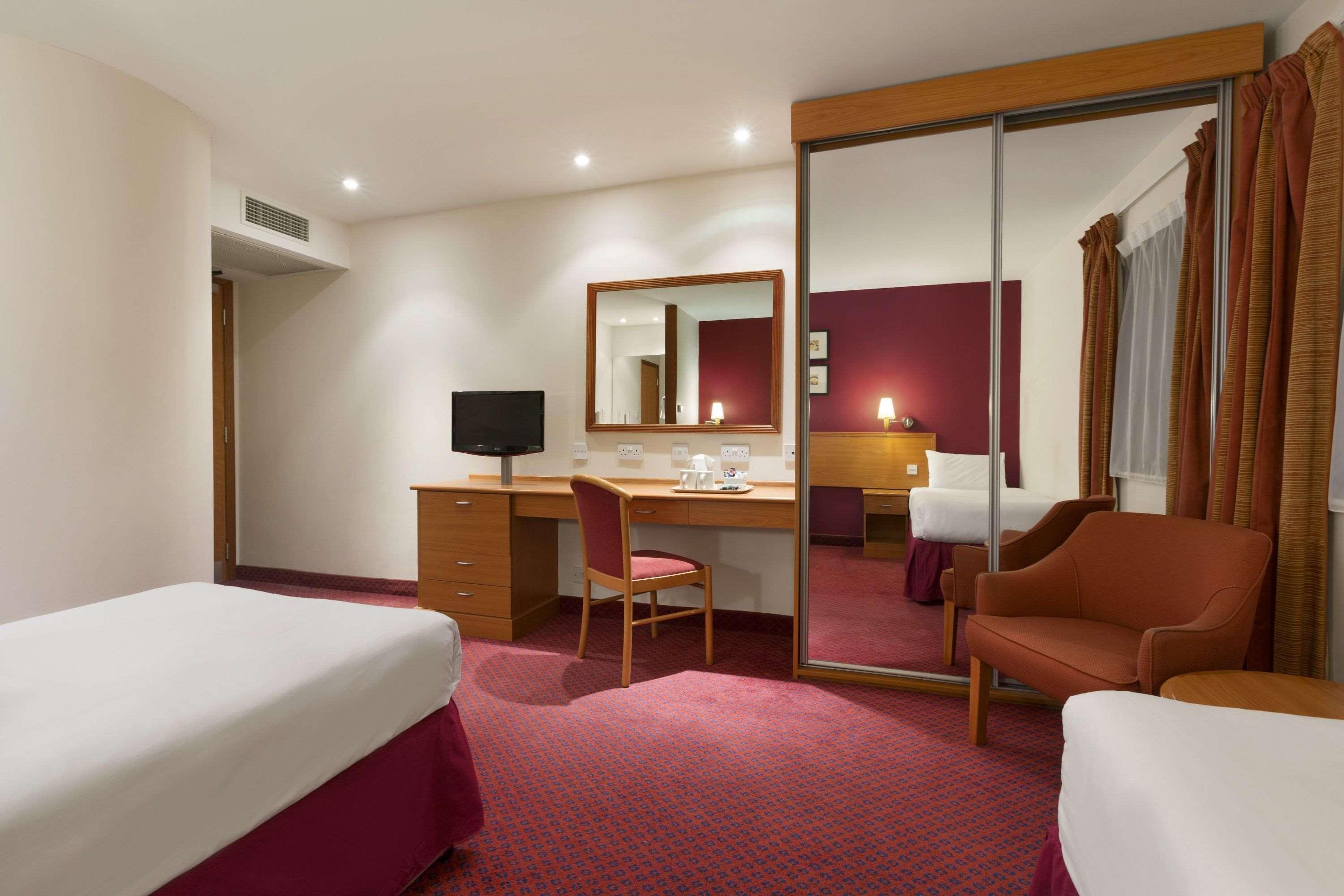 Days Inn Stevenage North Baldock Bagian luar foto