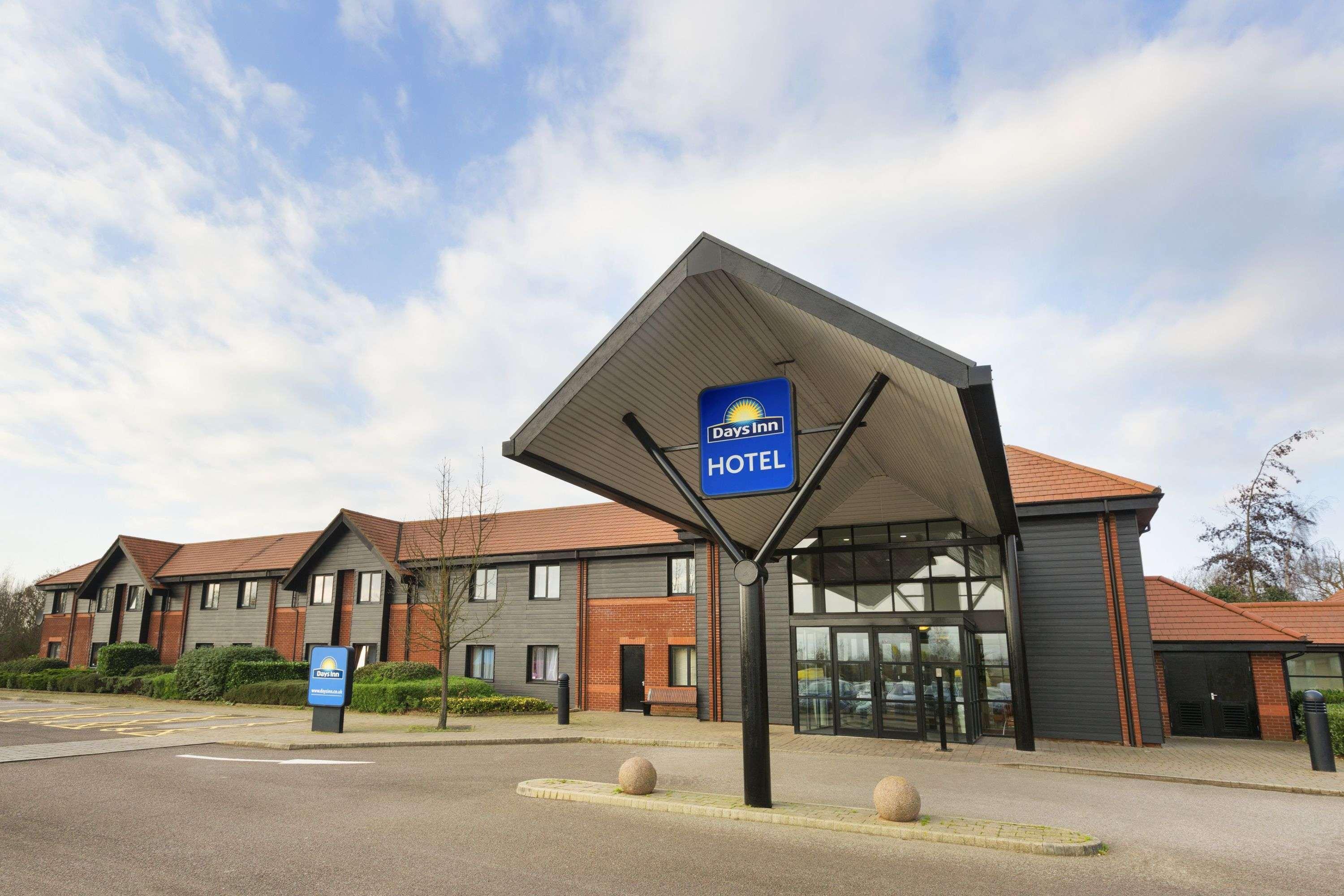 Days Inn Stevenage North Baldock Bagian luar foto