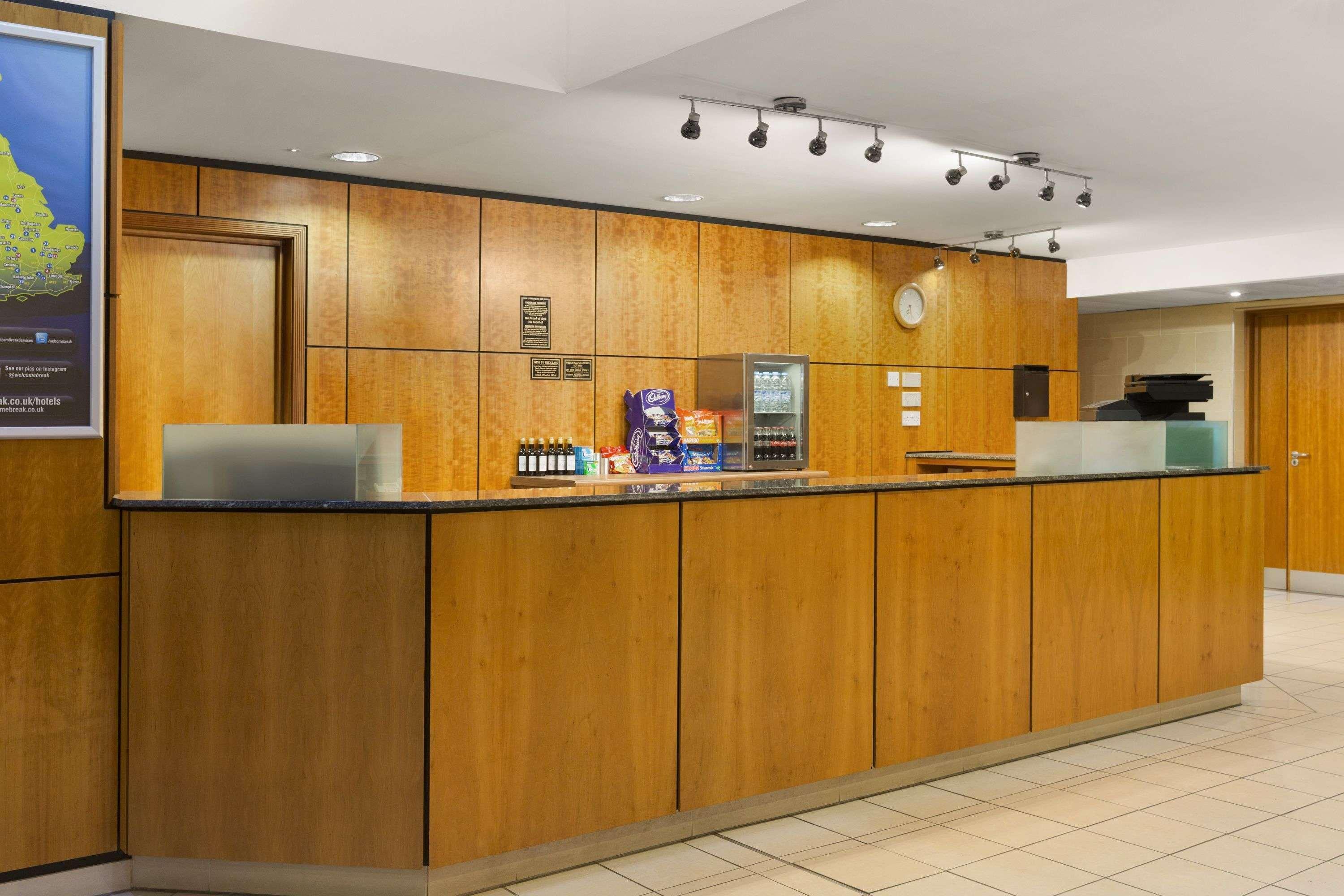 Days Inn Stevenage North Baldock Bagian luar foto