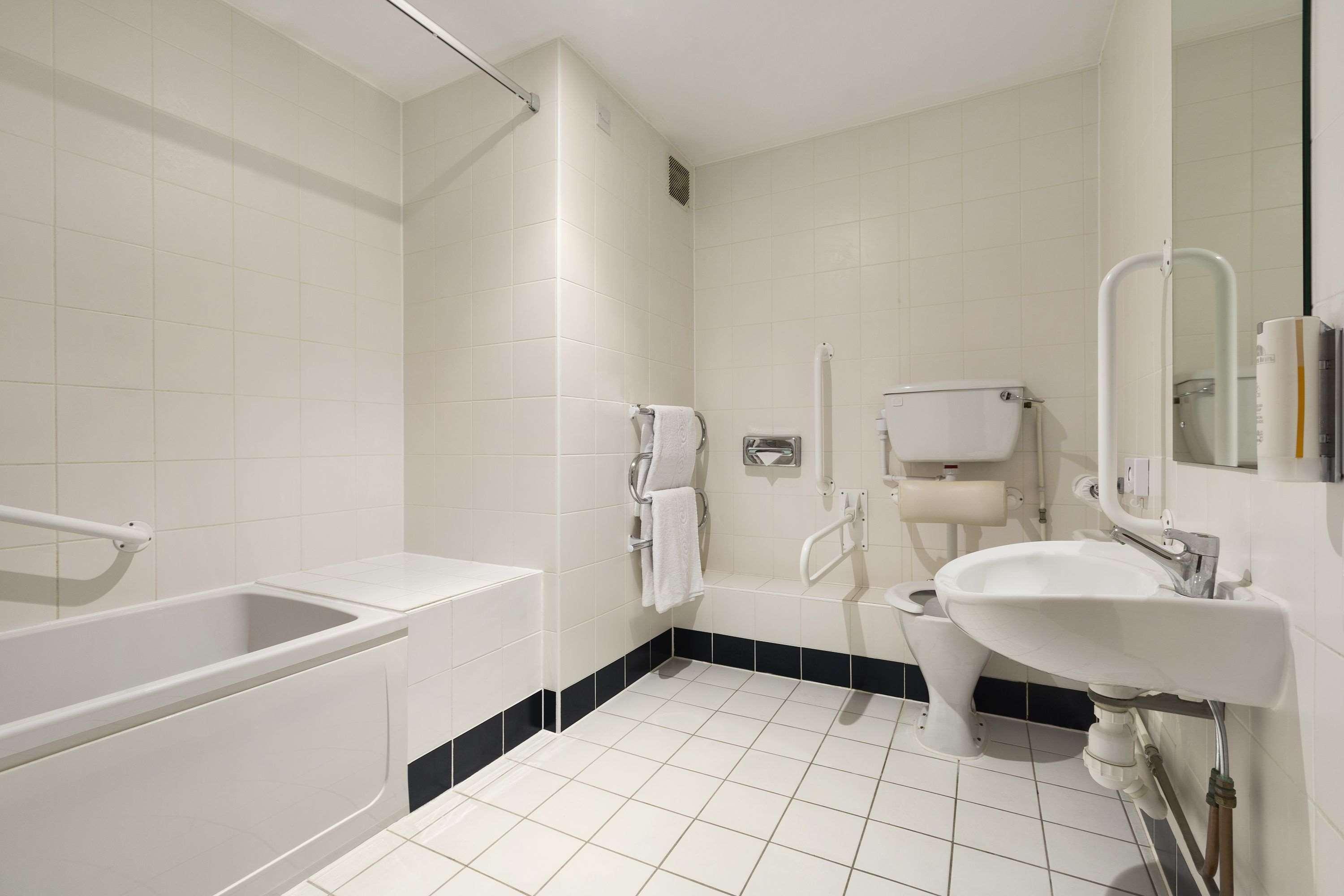 Days Inn Stevenage North Baldock Bagian luar foto