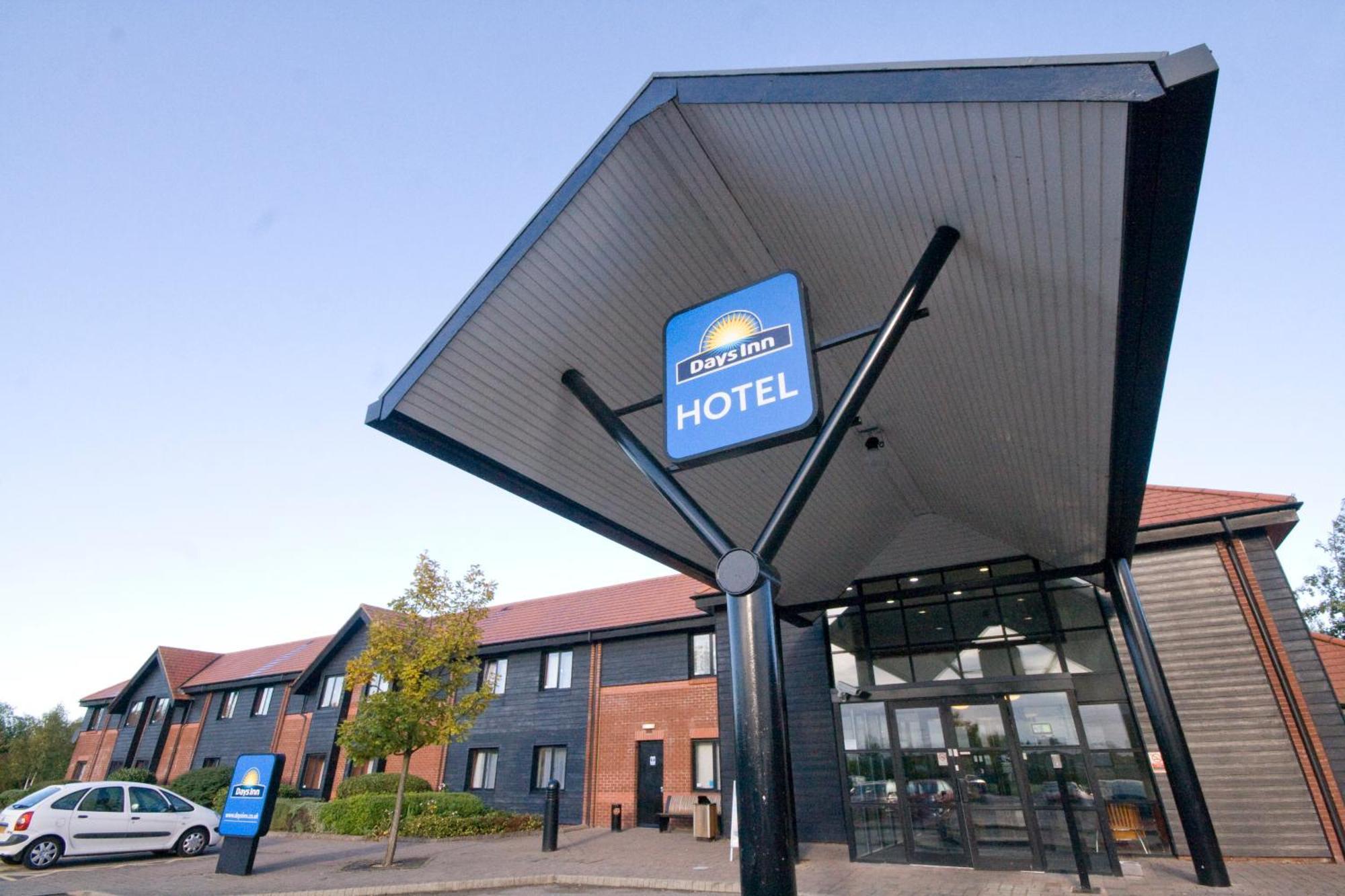 Days Inn Stevenage North Baldock Bagian luar foto