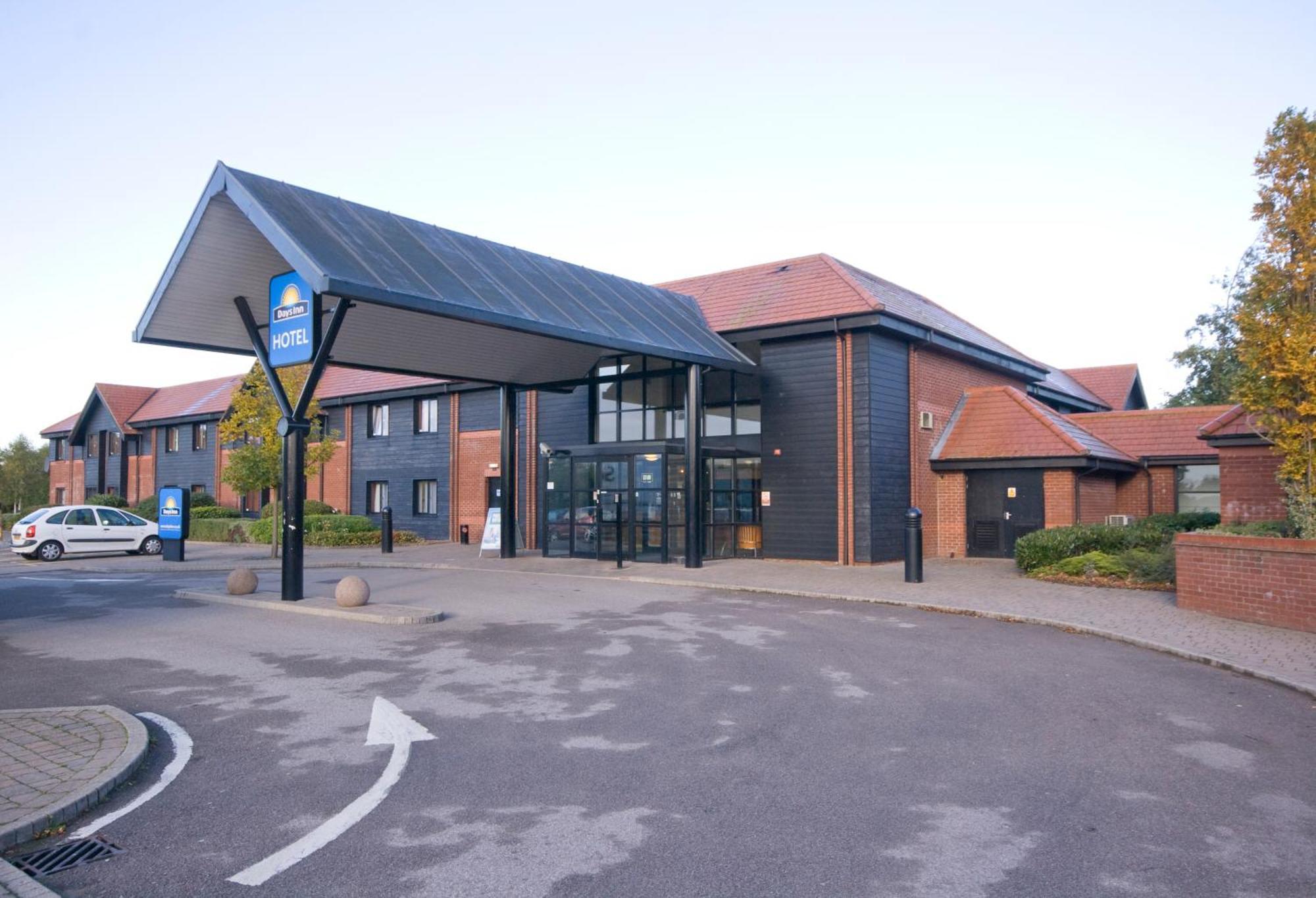 Days Inn Stevenage North Baldock Bagian luar foto