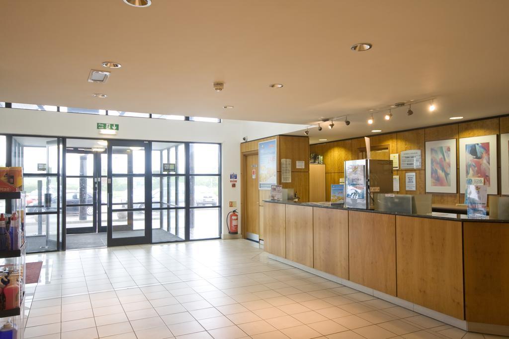 Days Inn Stevenage North Baldock Bagian luar foto