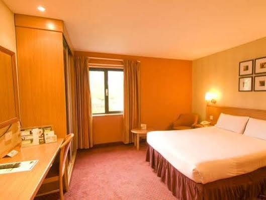 Days Inn Stevenage North Baldock Bagian luar foto
