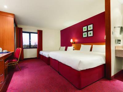 Days Inn Stevenage North Baldock Bagian luar foto