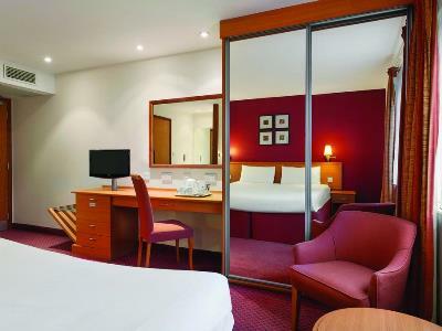 Days Inn Stevenage North Baldock Bagian luar foto