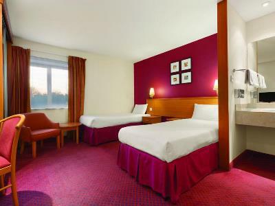 Days Inn Stevenage North Baldock Bagian luar foto